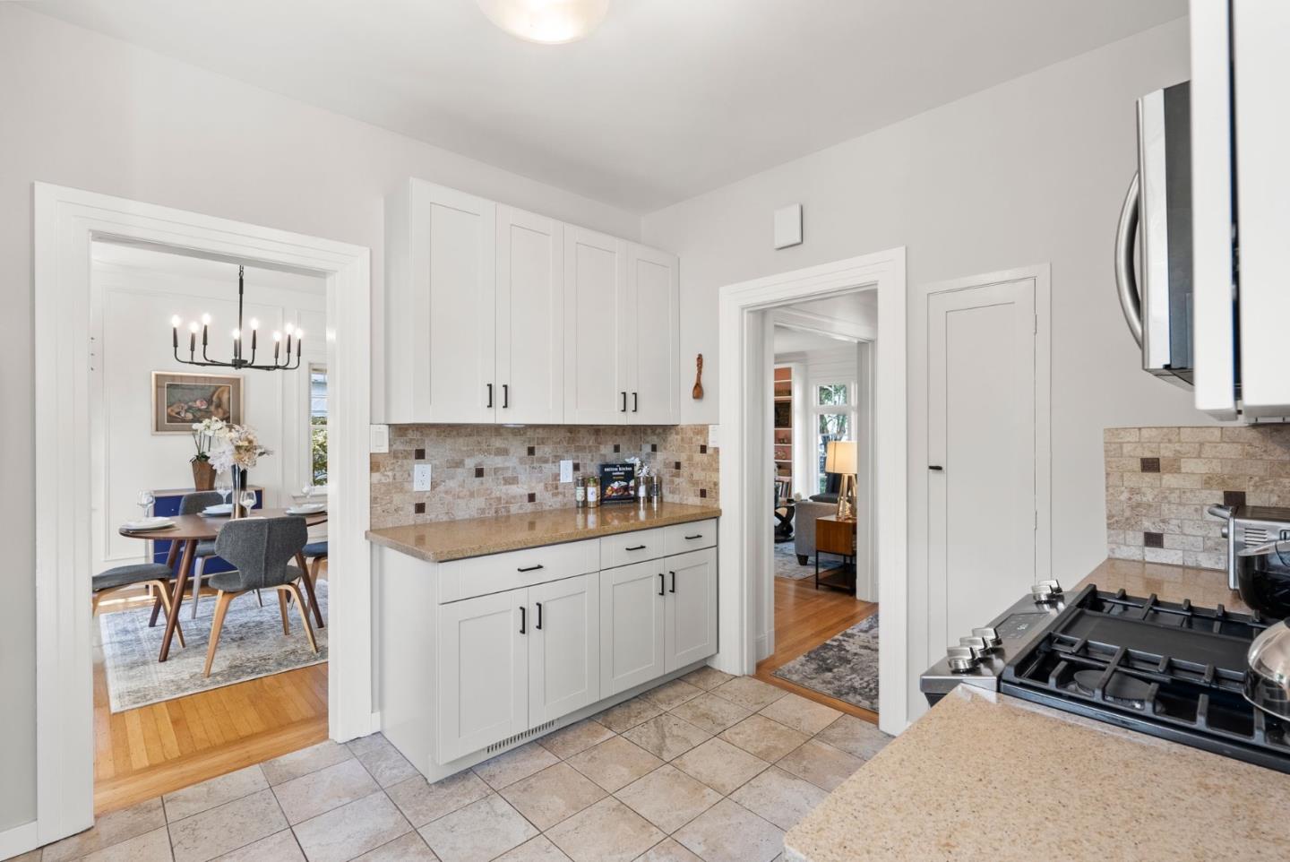 Detail Gallery Image 14 of 32 For 774 Edgewood Rd, San Mateo,  CA 94402 - 3 Beds | 2 Baths