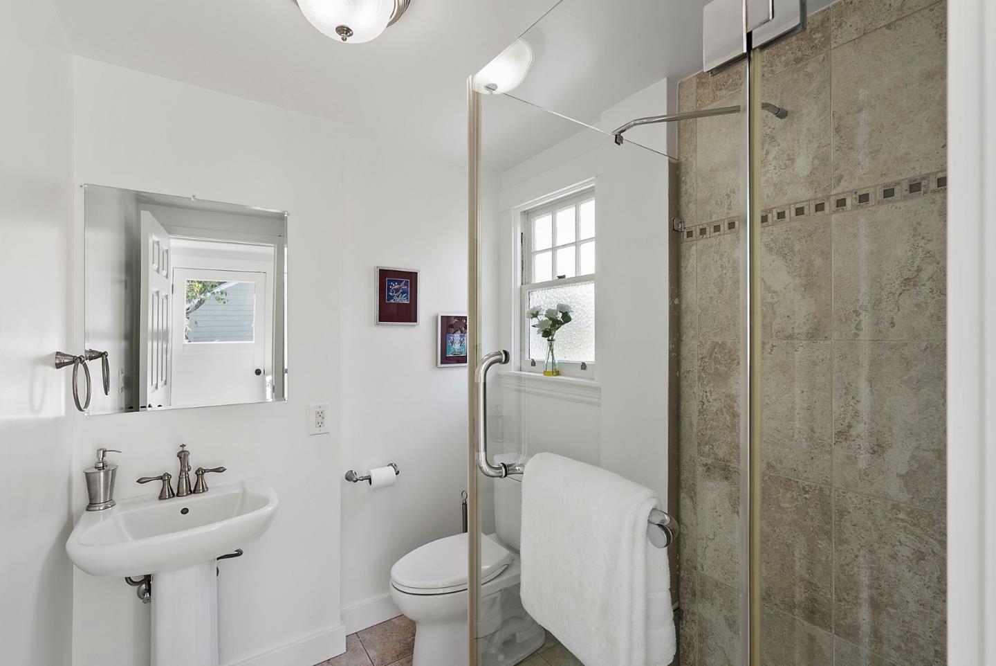 Detail Gallery Image 15 of 32 For 774 Edgewood Rd, San Mateo,  CA 94402 - 3 Beds | 2 Baths
