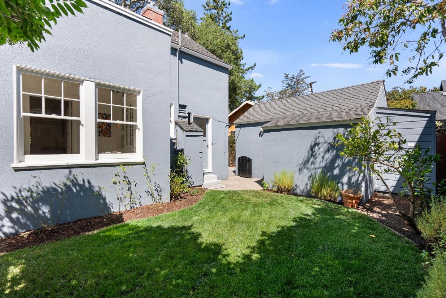 Detail Gallery Image 27 of 32 For 774 Edgewood Rd, San Mateo,  CA 94402 - 3 Beds | 2 Baths