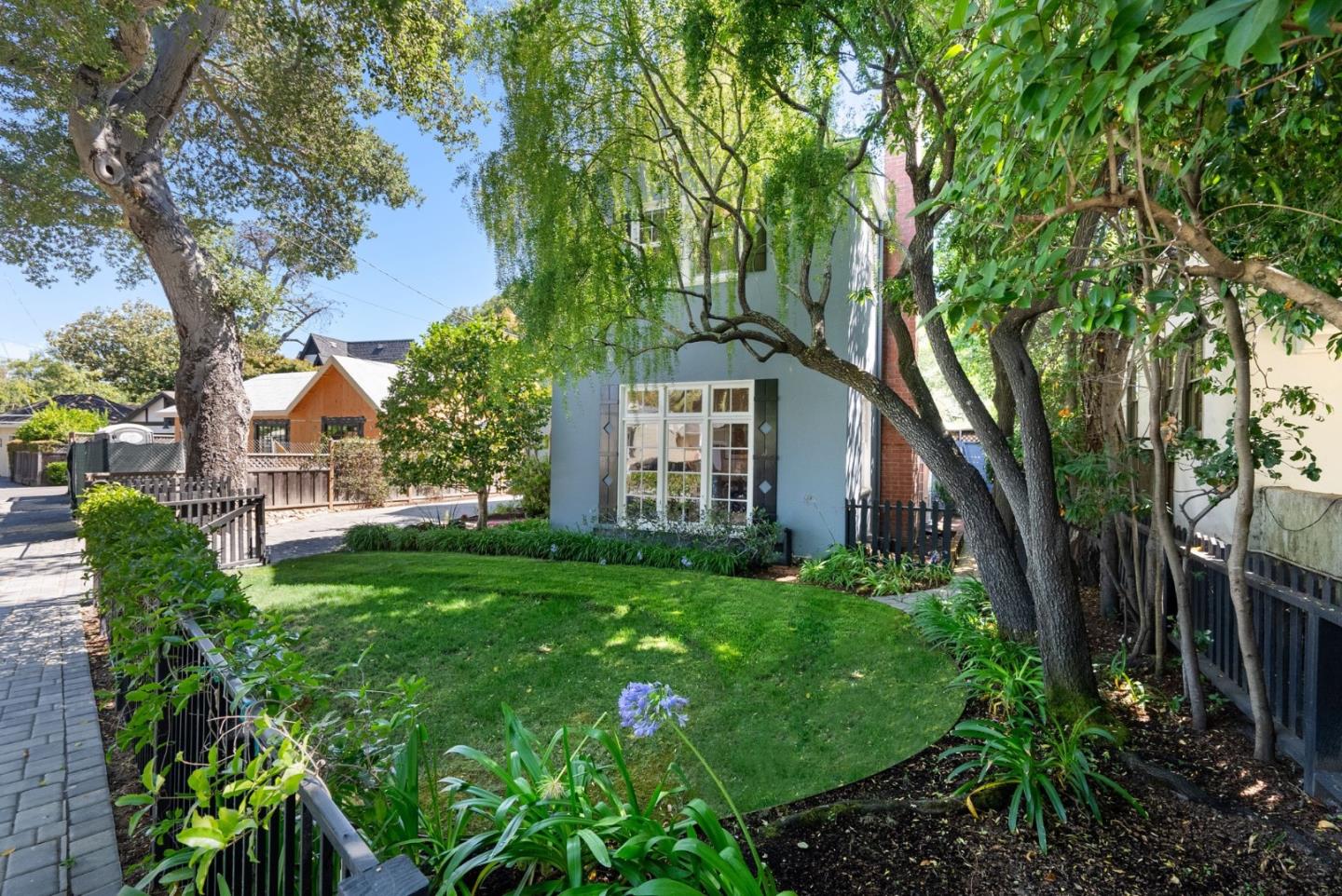 Detail Gallery Image 4 of 32 For 774 Edgewood Rd, San Mateo,  CA 94402 - 3 Beds | 2 Baths