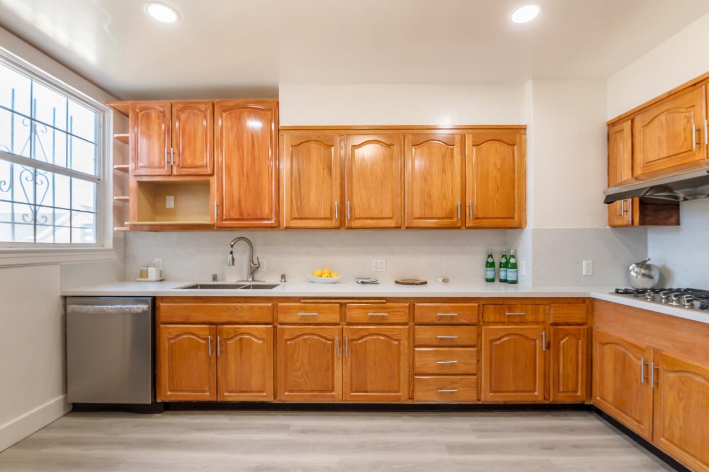 Detail Gallery Image 10 of 41 For 1587 Revere Ave, San Francisco,  CA 94124 - 4 Beds | 2 Baths