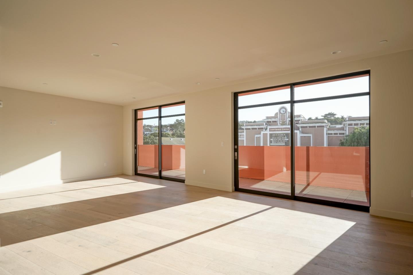 Detail Gallery Image 5 of 8 For 520 Lighthouse Ave #203,  Pacific Grove,  CA 93950 - 2 Beds | 2/1 Baths