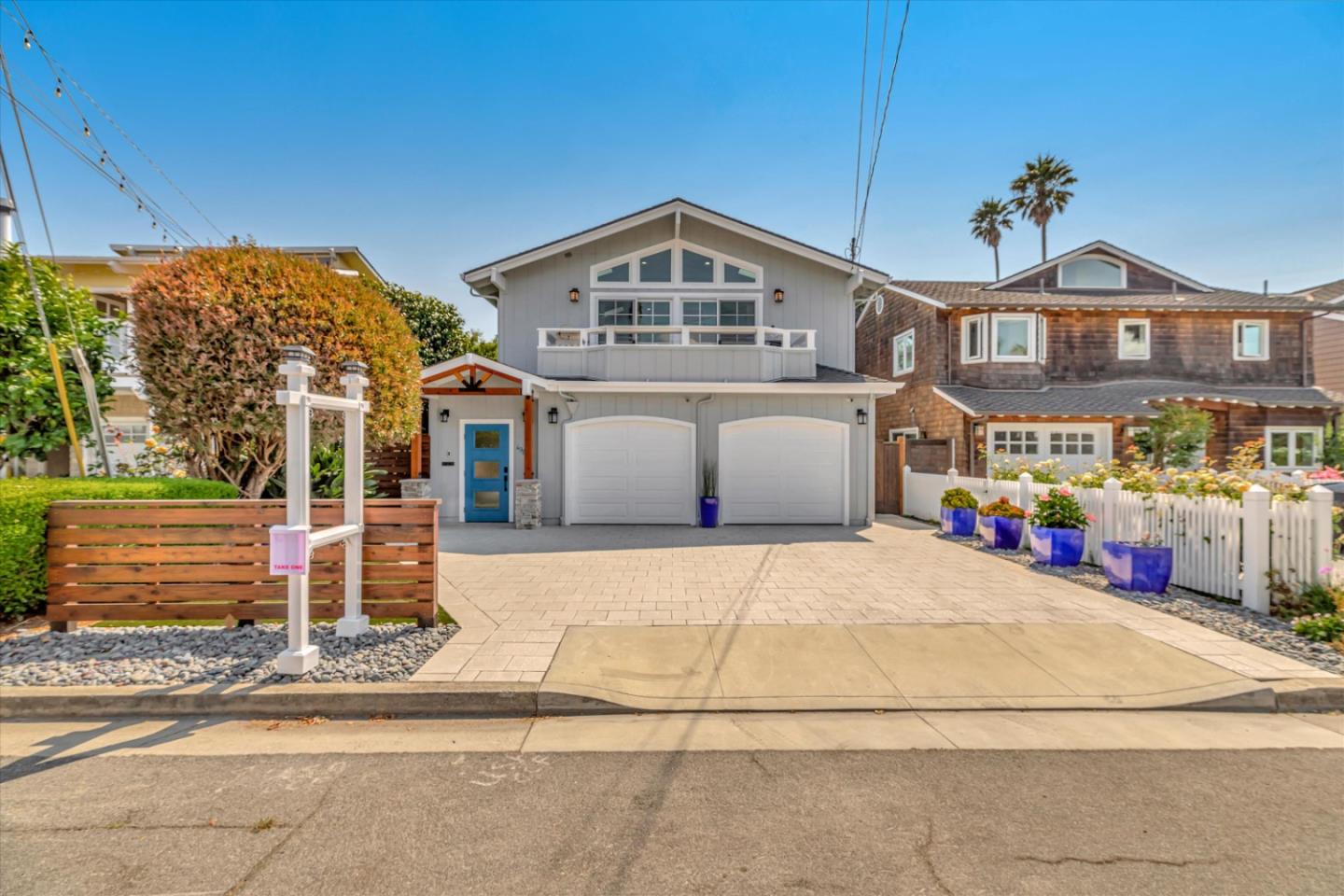 Detail Gallery Image 1 of 1 For 4980 Garnet St, Capitola,  CA 95010 - 3 Beds | 2 Baths