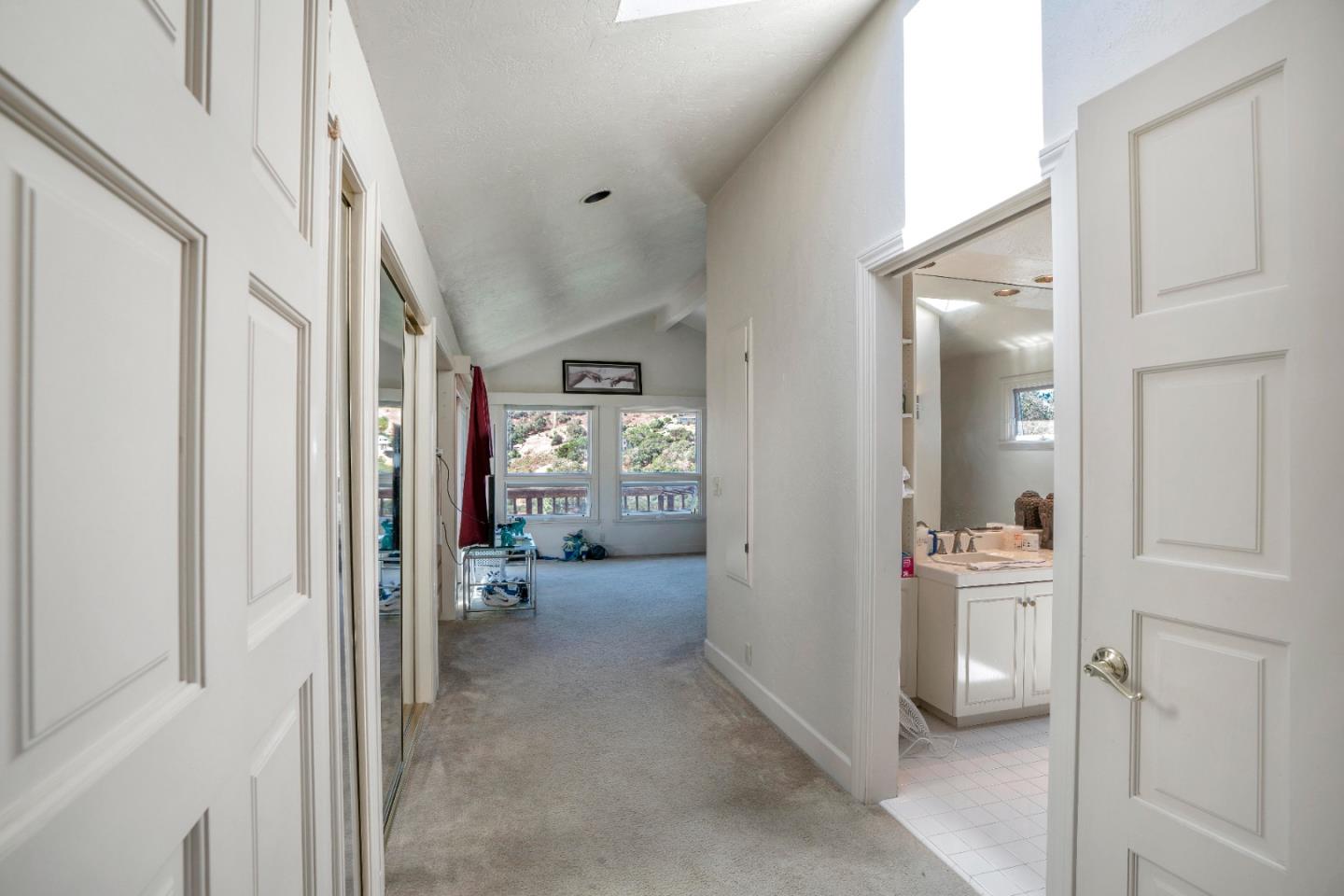 Detail Gallery Image 4 of 48 For 36 Seca Pl, Salinas,  CA 93908 - 4 Beds | 3/1 Baths