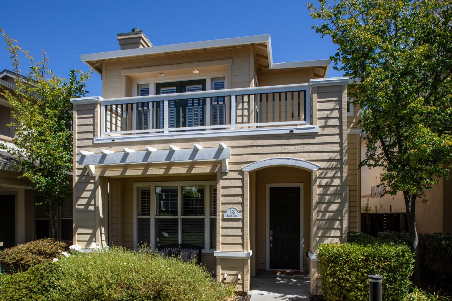 Detail Gallery Image 1 of 1 For 555 Front Ln, Mountain View,  CA 94041 - 3 Beds | 2/1 Baths