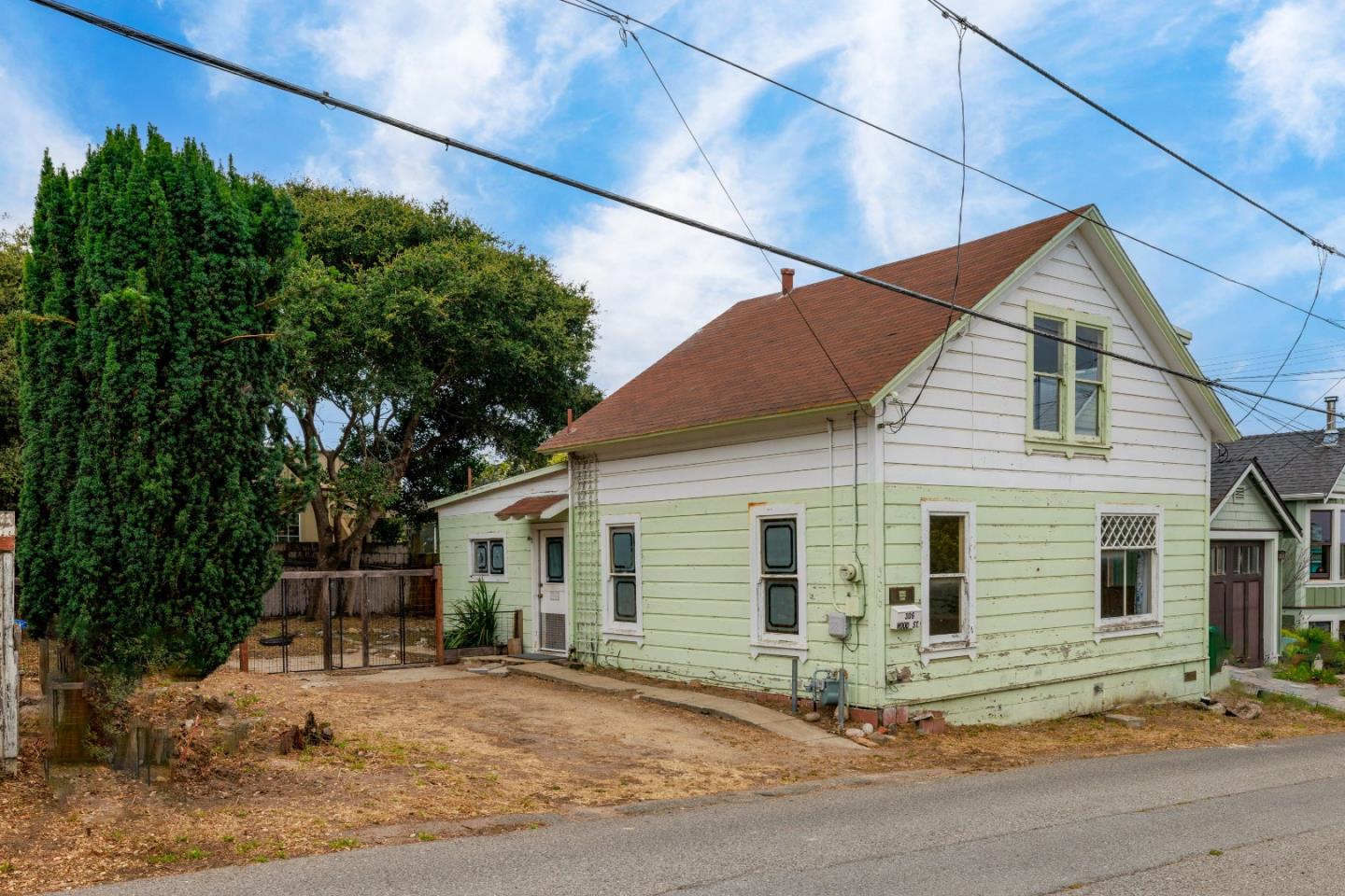 Detail Gallery Image 1 of 1 For 306 Wood St, Pacific Grove,  CA 93950 - 2 Beds | 1 Baths