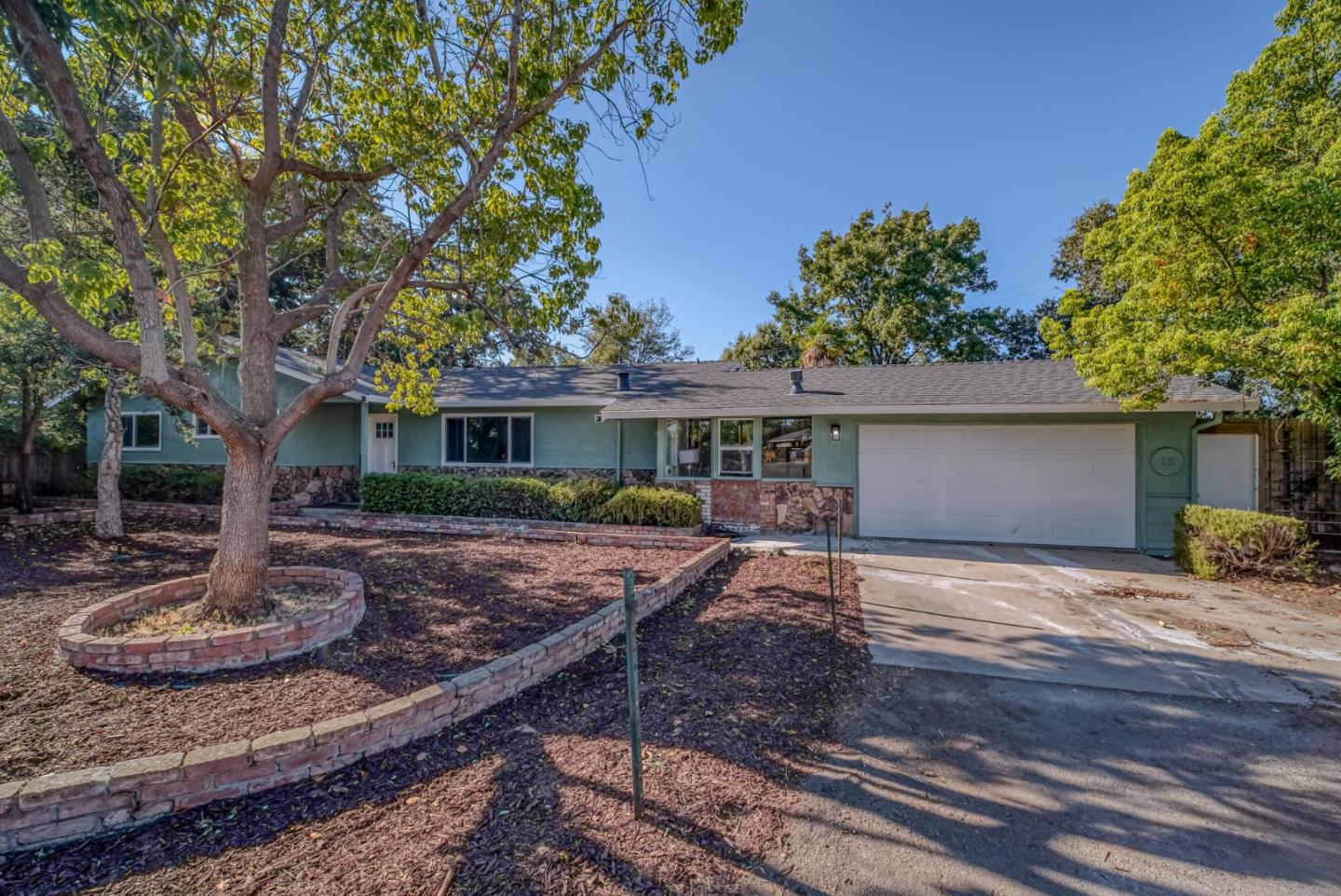 Detail Gallery Image 1 of 1 For 15 Leue Ct, Concord,  CA 94519 - 3 Beds | 2 Baths