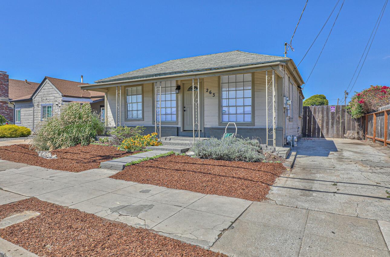 Detail Gallery Image 1 of 1 For 263 Maple St, Salinas,  CA 93901 - 2 Beds | 1 Baths