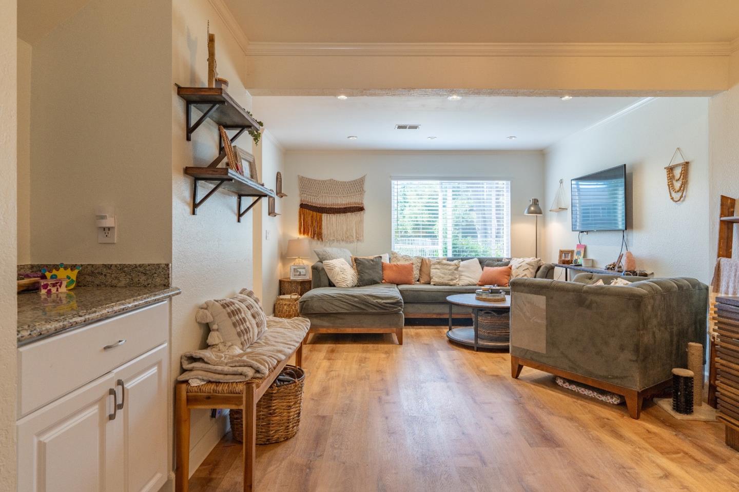 Detail Gallery Image 12 of 34 For 1287 Rosita Rd, Pacifica,  CA 94044 - 3 Beds | 2/1 Baths