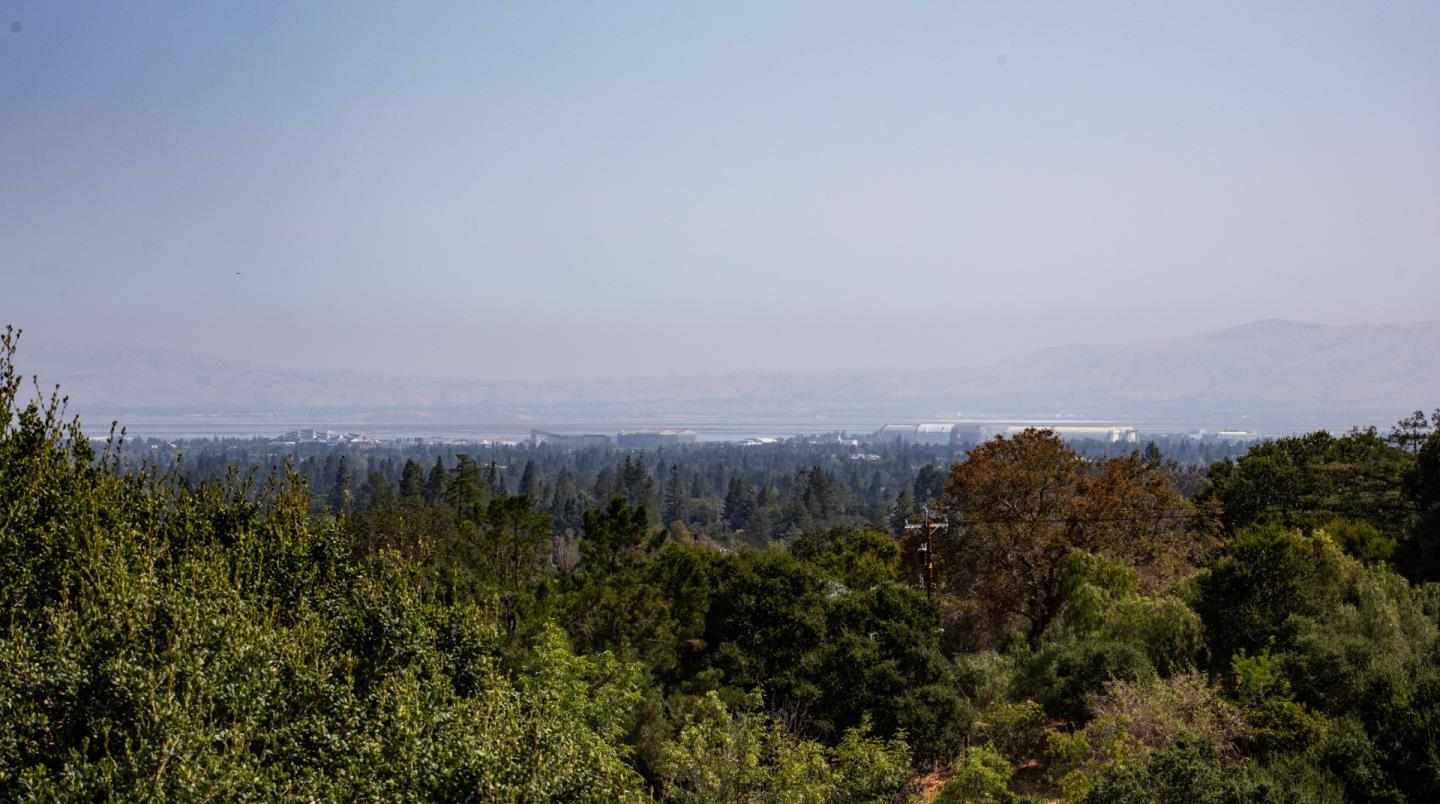 Detail Gallery Image 1 of 1 For 12250 Edgecliff Pl, Los Altos Hills,  CA 94022 - 4 Beds | 3 Baths