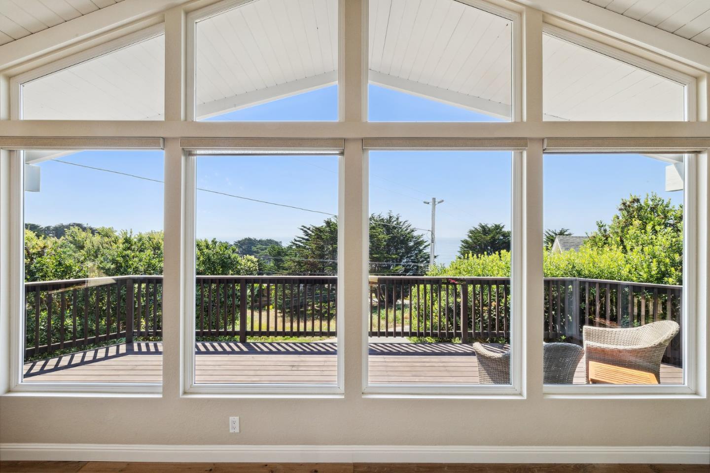 Detail Gallery Image 1 of 1 For 335 13th St, Montara,  CA 94037 - 3 Beds | 2/1 Baths