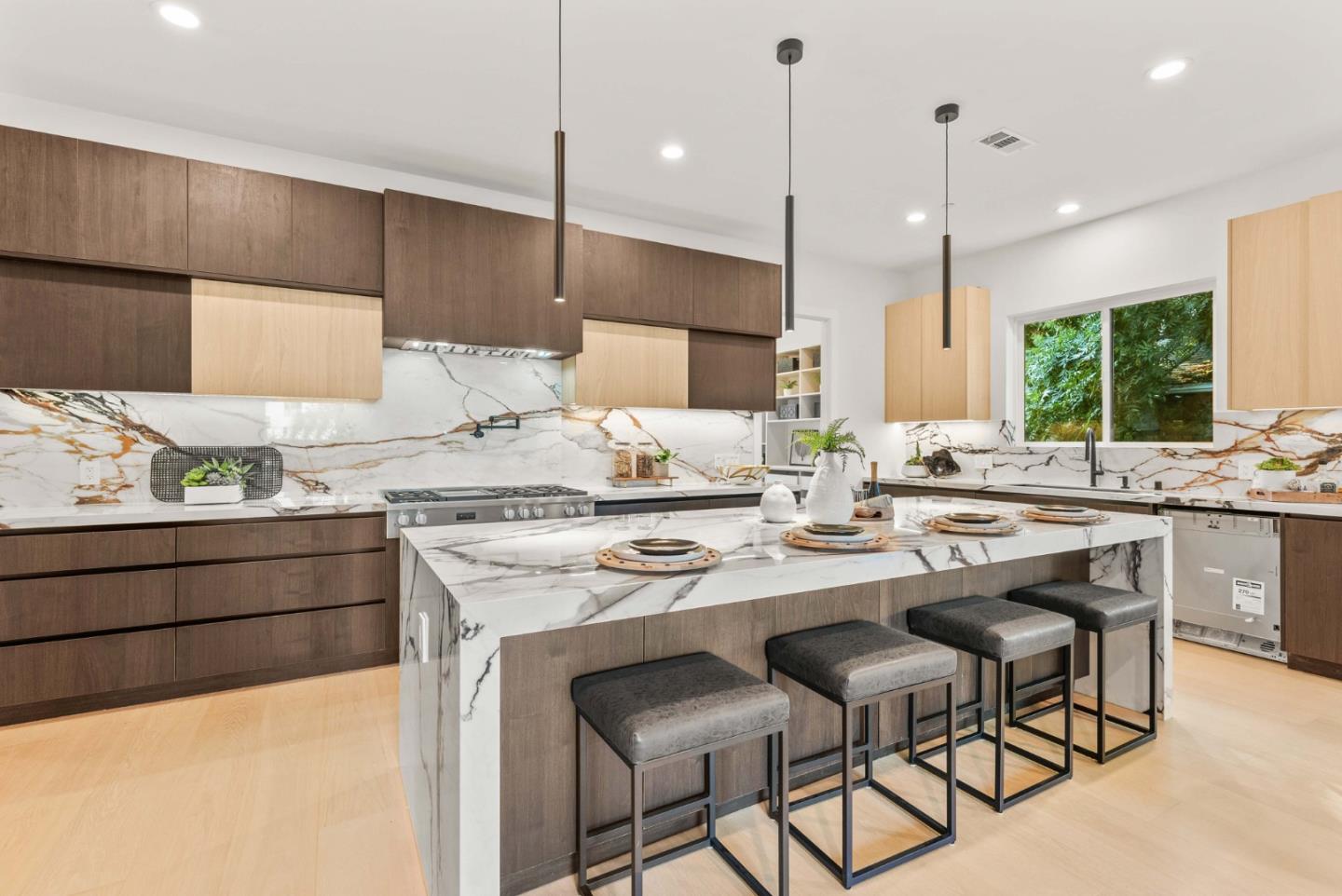 Detail Gallery Image 12 of 46 For 4037 Park Blvd, Palo Alto,  CA 94306 - 4 Beds | 3 Baths