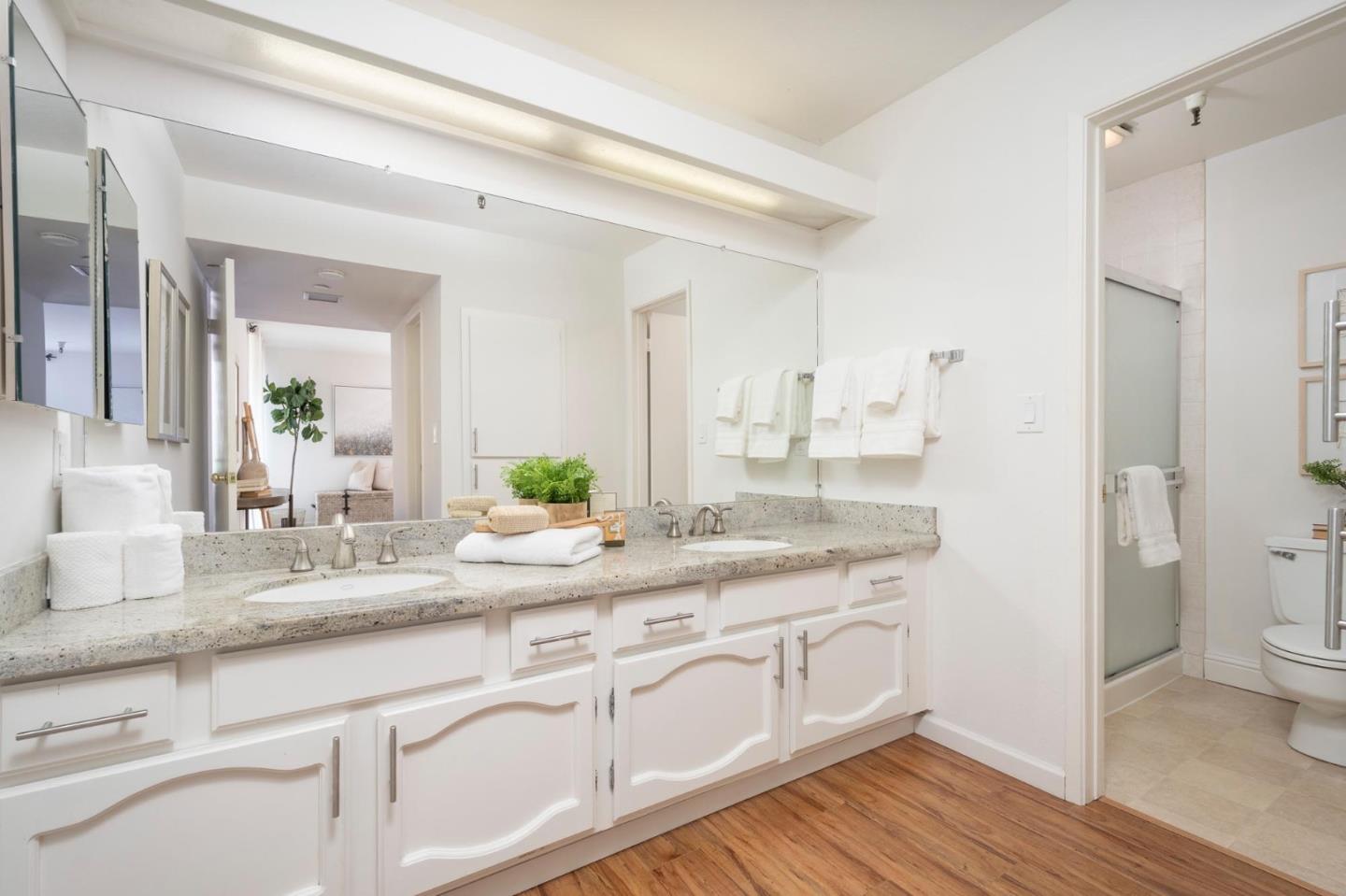 Detail Gallery Image 9 of 17 For 1210 Bellevue Ave #305,  Burlingame,  CA 94010 - 2 Beds | 2 Baths