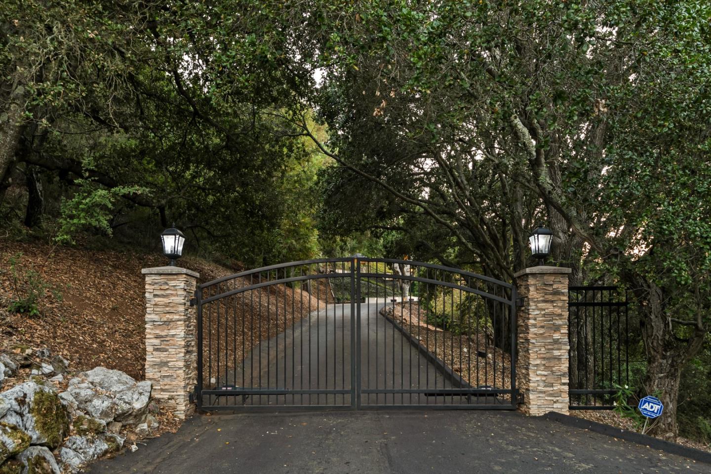 Detail Gallery Image 2 of 77 For 17925 Foster Rd, Los Gatos,  CA 95030 - 4 Beds | 3/1 Baths