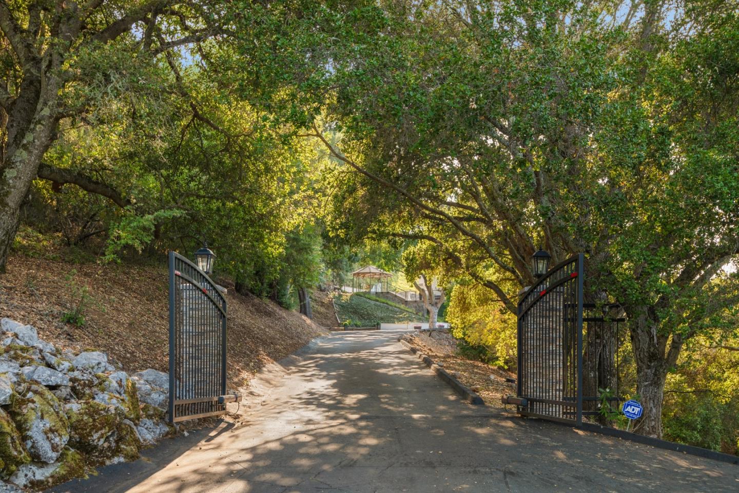 Detail Gallery Image 3 of 77 For 17925 Foster Rd, Los Gatos,  CA 95030 - 4 Beds | 3/1 Baths