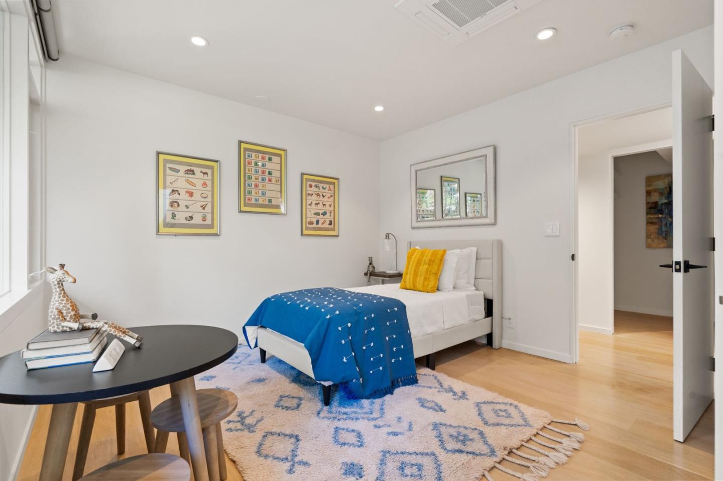 Detail Gallery Image 22 of 57 For 161 Eleanor Dr, Woodside,  CA 94062 - 6 Beds | 3/1 Baths