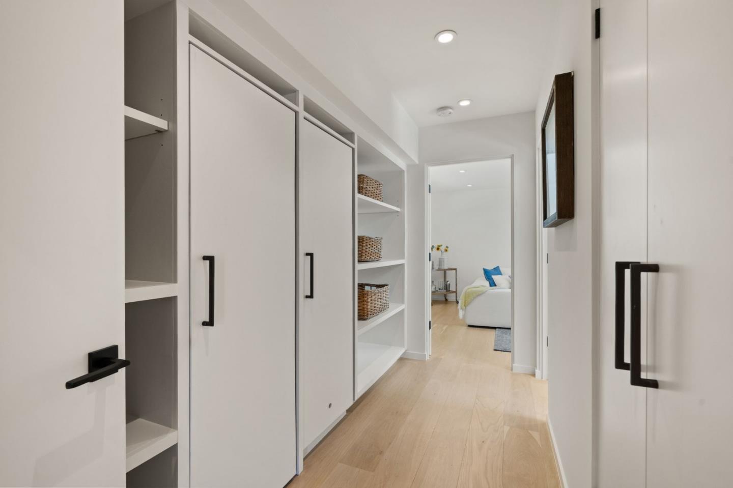 Detail Gallery Image 33 of 57 For 161 Eleanor Dr, Woodside,  CA 94062 - 6 Beds | 3/1 Baths