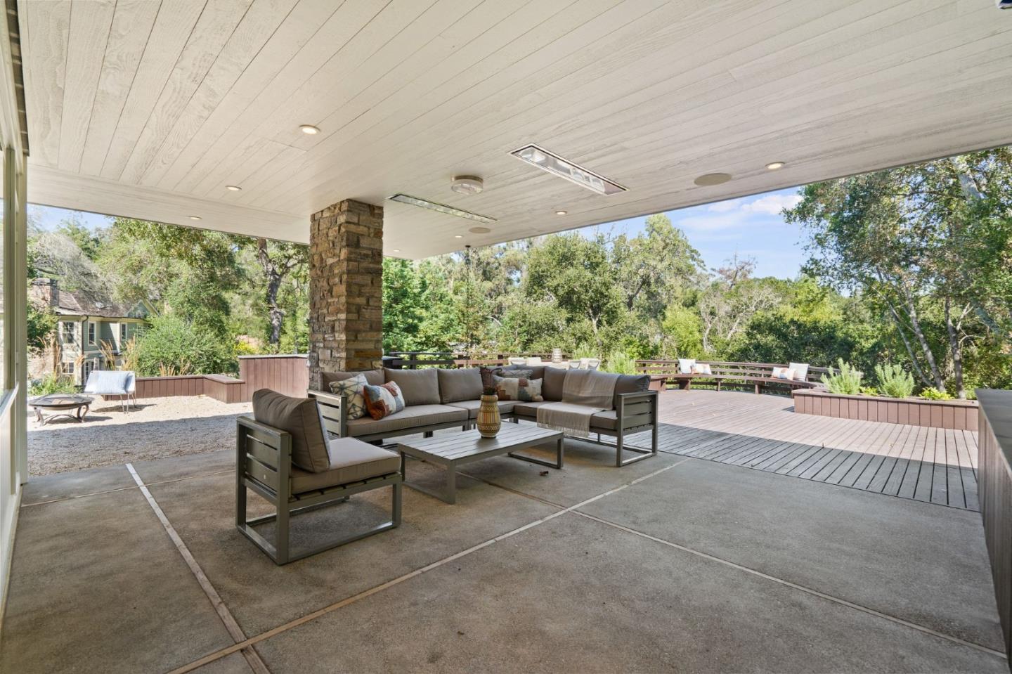 Detail Gallery Image 43 of 57 For 161 Eleanor Dr, Woodside,  CA 94062 - 6 Beds | 3/1 Baths