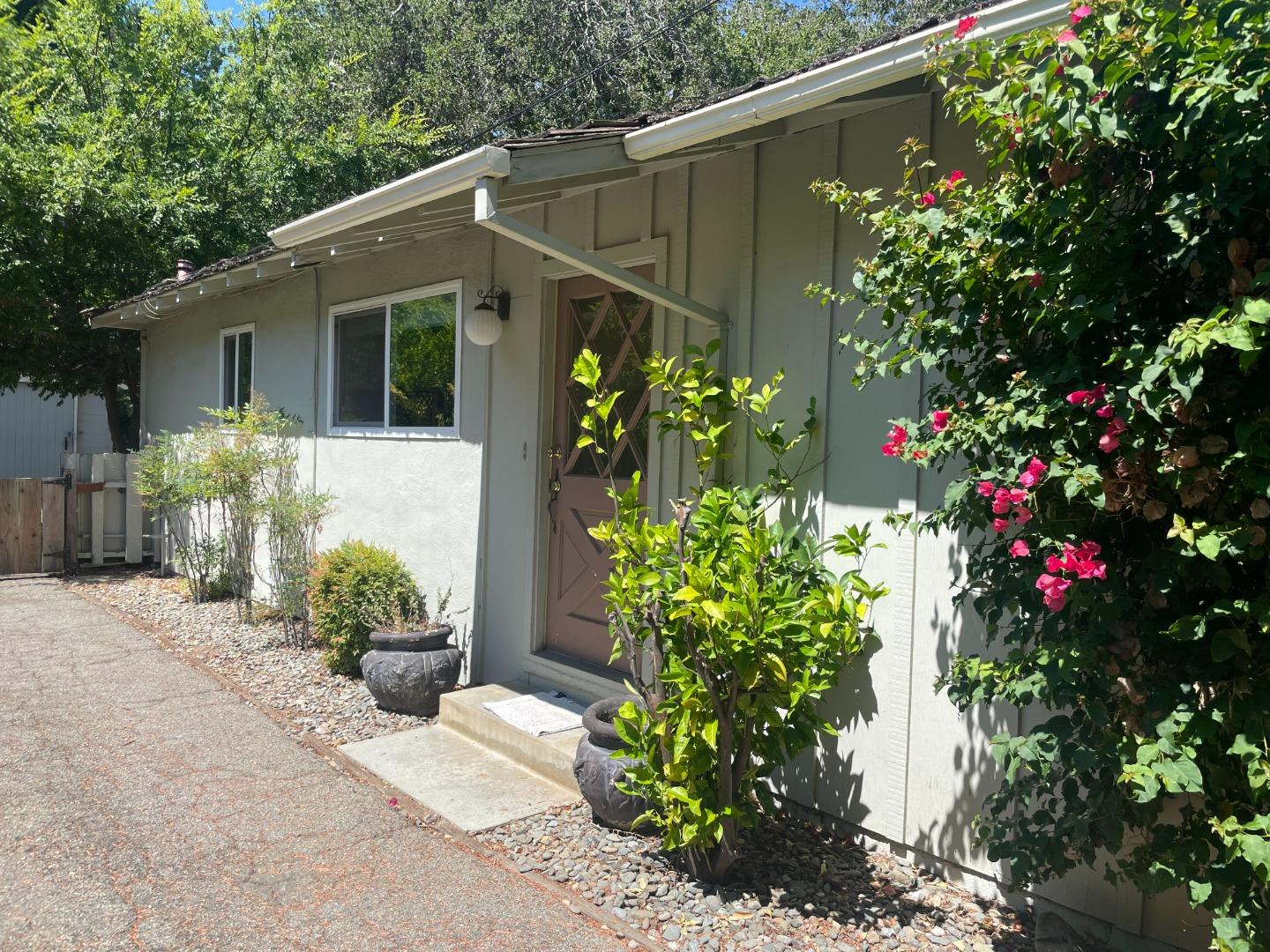 Detail Gallery Image 1 of 1 For 260 Los Altos Ave, Los Altos,  CA 94022 - 2 Beds | 2 Baths