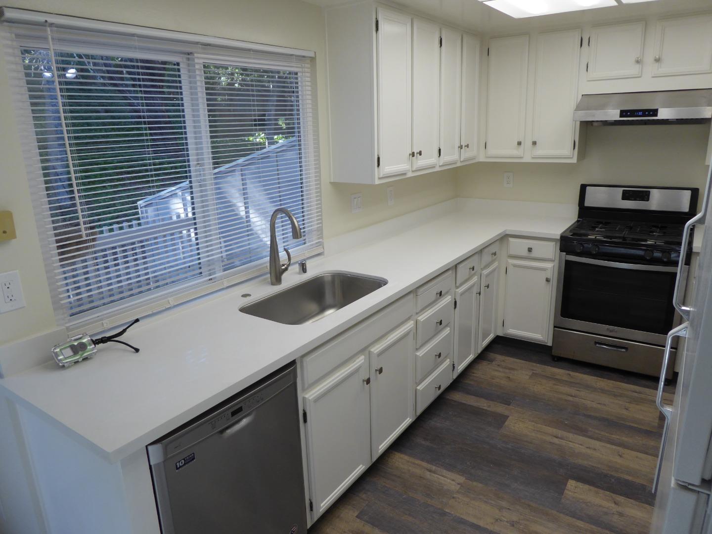 Detail Gallery Image 8 of 27 For 34 Havenridge Ct, San Mateo,  CA 94402 - 3 Beds | 2/1 Baths