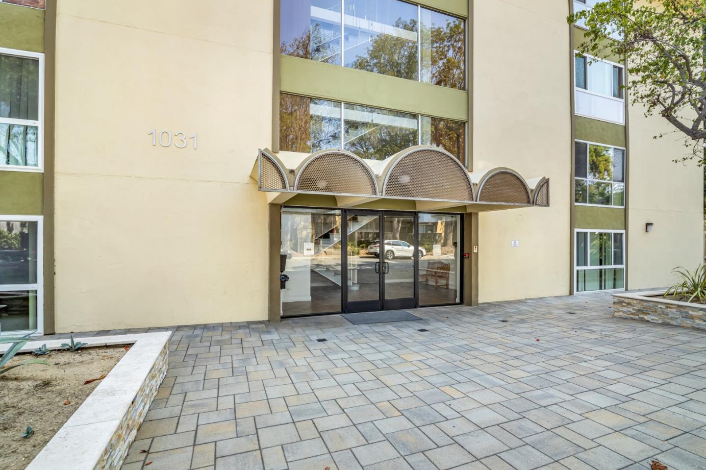 Detail Gallery Image 1 of 33 For 1031 Crestview Dr #114,  Mountain View,  CA 94040 - 2 Beds | 2 Baths