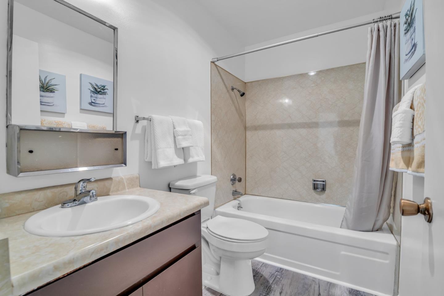 Detail Gallery Image 10 of 33 For 1031 Crestview Dr #114,  Mountain View,  CA 94040 - 2 Beds | 2 Baths