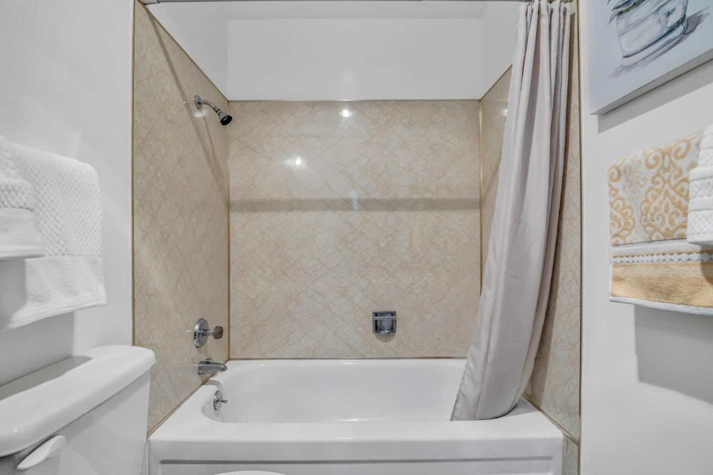 Detail Gallery Image 11 of 33 For 1031 Crestview Dr #114,  Mountain View,  CA 94040 - 2 Beds | 2 Baths