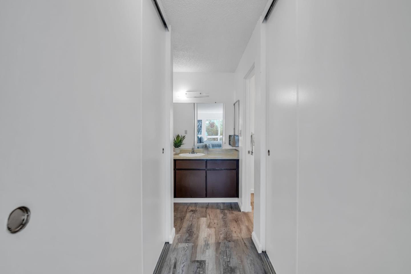Detail Gallery Image 18 of 33 For 1031 Crestview Dr #114,  Mountain View,  CA 94040 - 2 Beds | 2 Baths