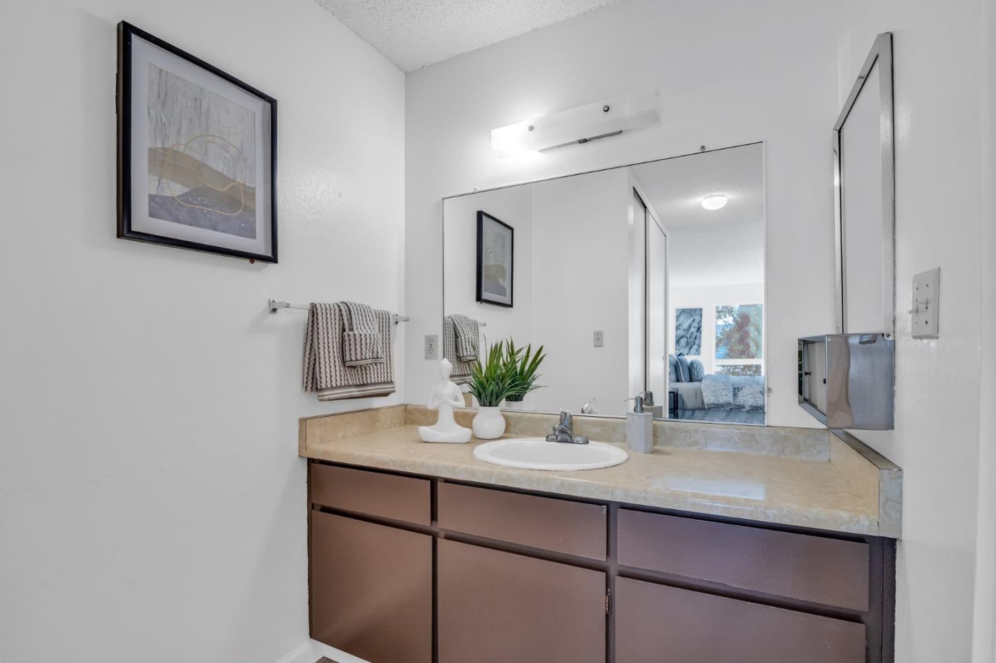 Detail Gallery Image 19 of 33 For 1031 Crestview Dr #114,  Mountain View,  CA 94040 - 2 Beds | 2 Baths