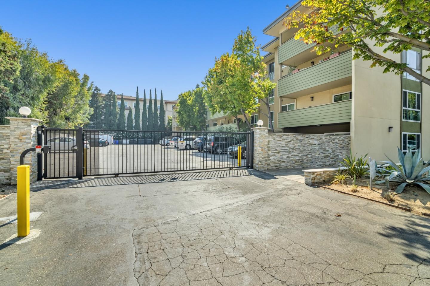 Detail Gallery Image 28 of 33 For 1031 Crestview Dr #114,  Mountain View,  CA 94040 - 2 Beds | 2 Baths