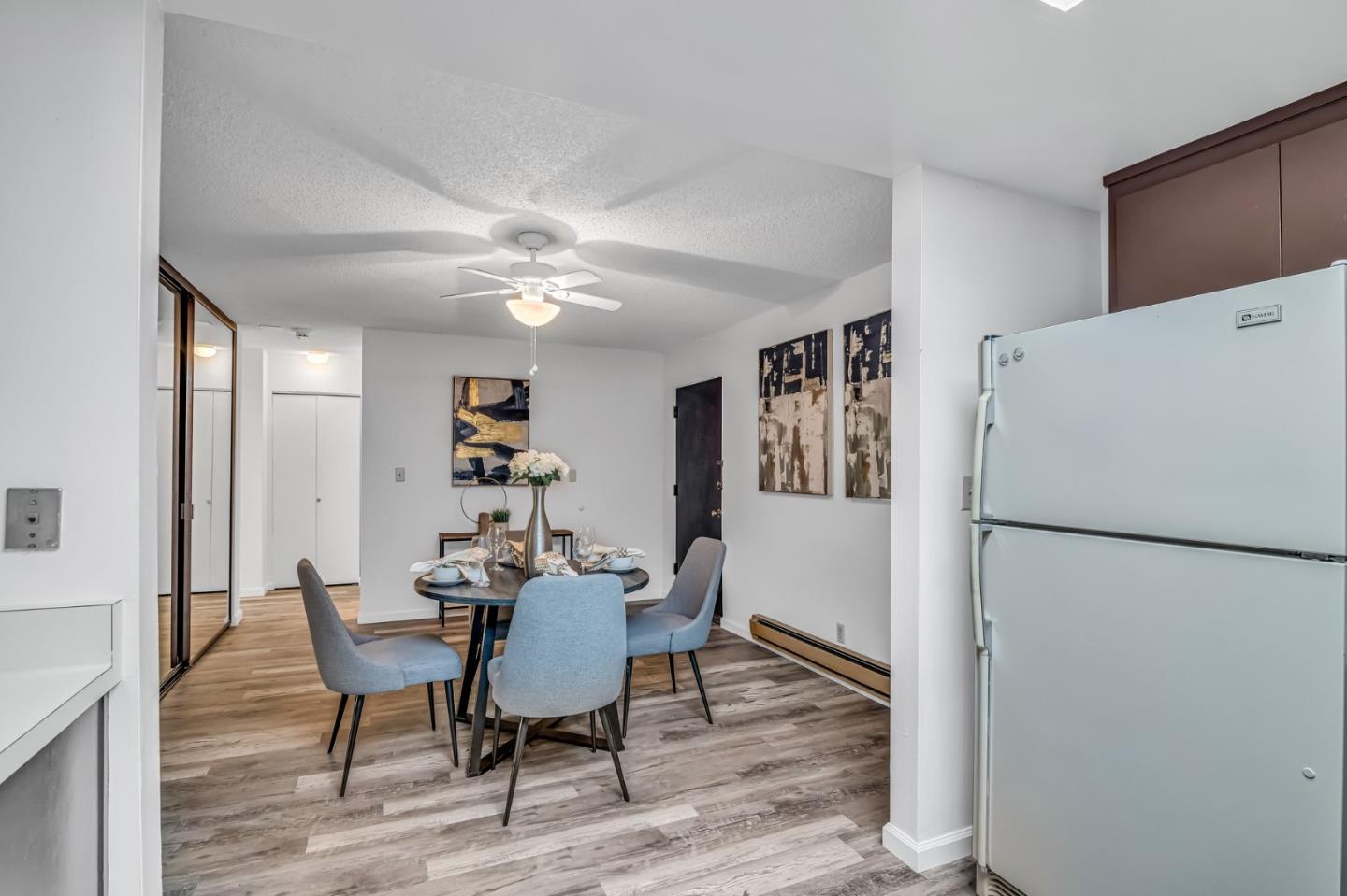 Detail Gallery Image 9 of 33 For 1031 Crestview Dr #114,  Mountain View,  CA 94040 - 2 Beds | 2 Baths