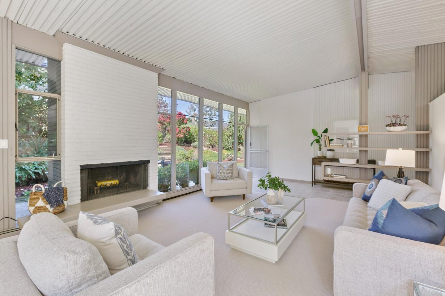 Detail Gallery Image 1 of 1 For 285 La Mesa Dr, Portola Valley,  CA 94028 - 4 Beds | 2 Baths