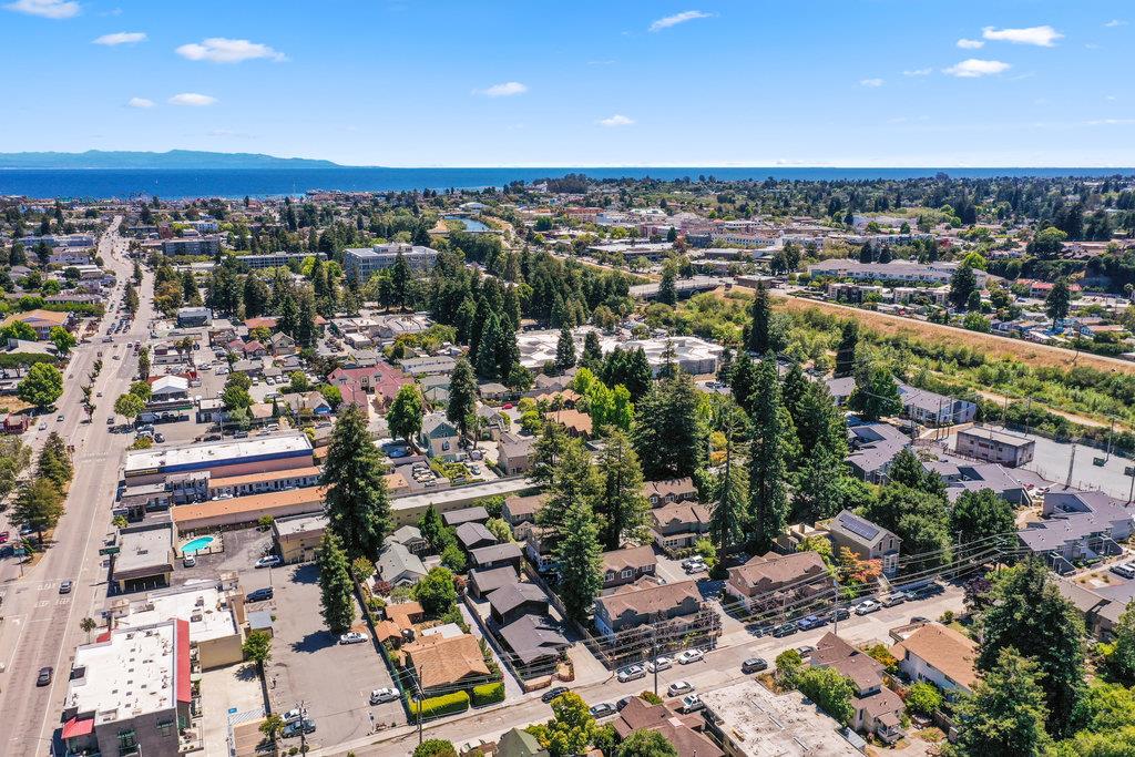 Detail Gallery Image 1 of 1 For 133 Kennan St #B,  Santa Cruz,  CA 95060 - 2 Beds | 2/1 Baths