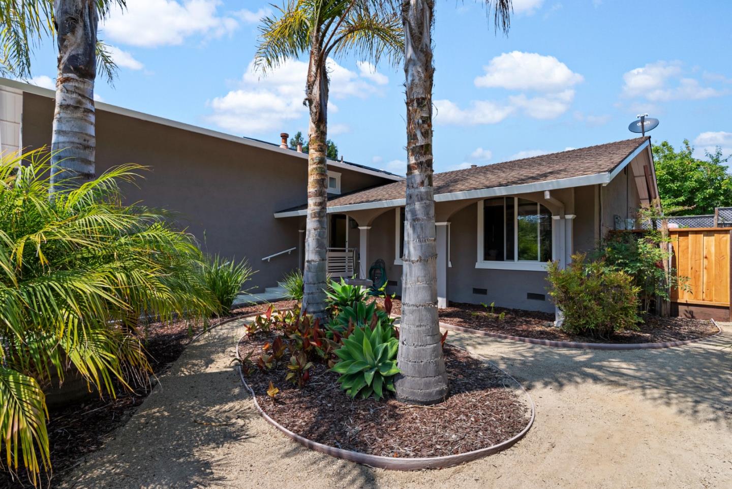 Detail Gallery Image 5 of 35 For 232 Calvin Place, Santa Cruz,  CA 95060 - 5 Beds | 3 Baths