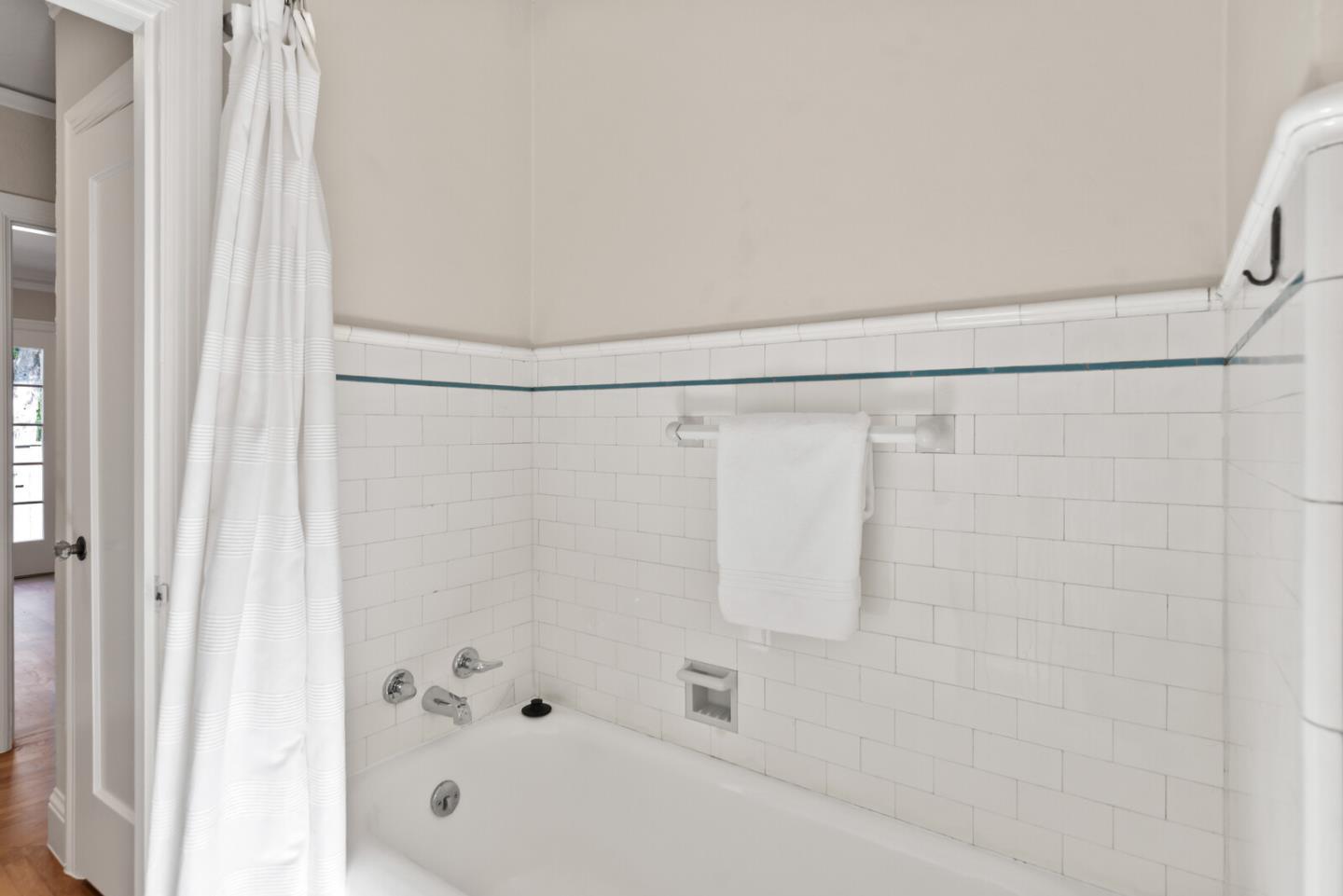 Detail Gallery Image 26 of 34 For 1632 Barroilhet Ave, Burlingame,  CA 94010 - – Beds | – Baths