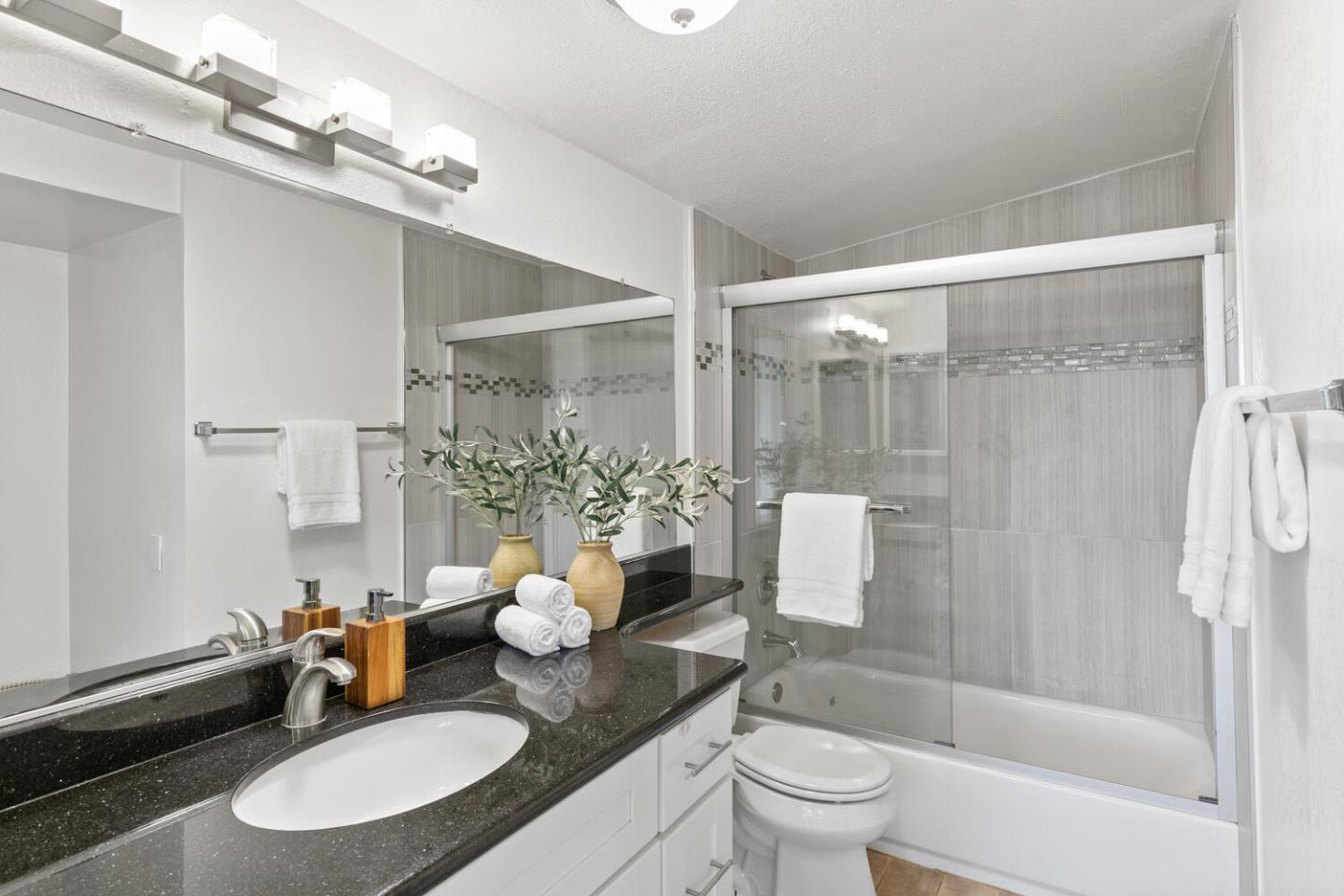 Detail Gallery Image 15 of 33 For 921 Alba Ct, San Jose,  CA 95127 - 4 Beds | 4 Baths
