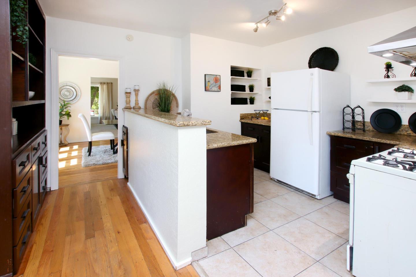 Detail Gallery Image 9 of 50 For 140 Market St, Santa Cruz,  CA 95060 - 3 Beds | 2 Baths