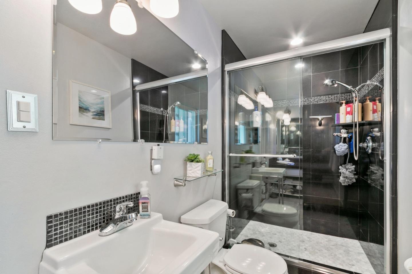 Detail Gallery Image 17 of 32 For 3909 Dalehurst Ct, San Mateo,  CA 94403 - 3 Beds | 2 Baths