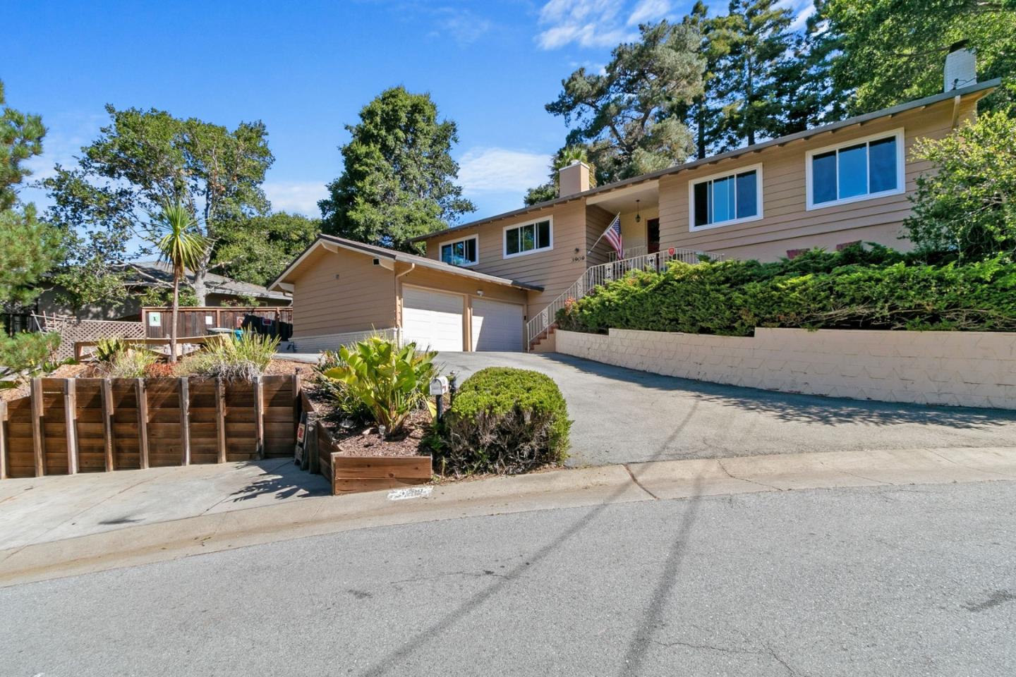 Detail Gallery Image 4 of 32 For 3909 Dalehurst Ct, San Mateo,  CA 94403 - 3 Beds | 2 Baths