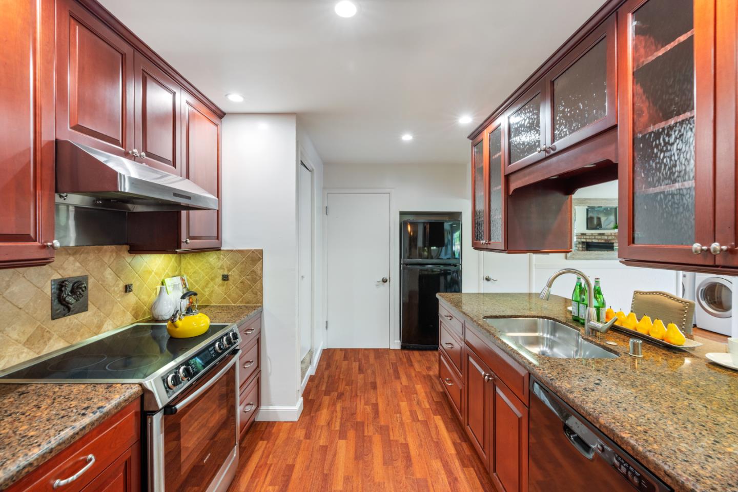 Detail Gallery Image 12 of 61 For 1121 S Grant St, San Mateo,  CA 94402 - 3 Beds | 2/1 Baths