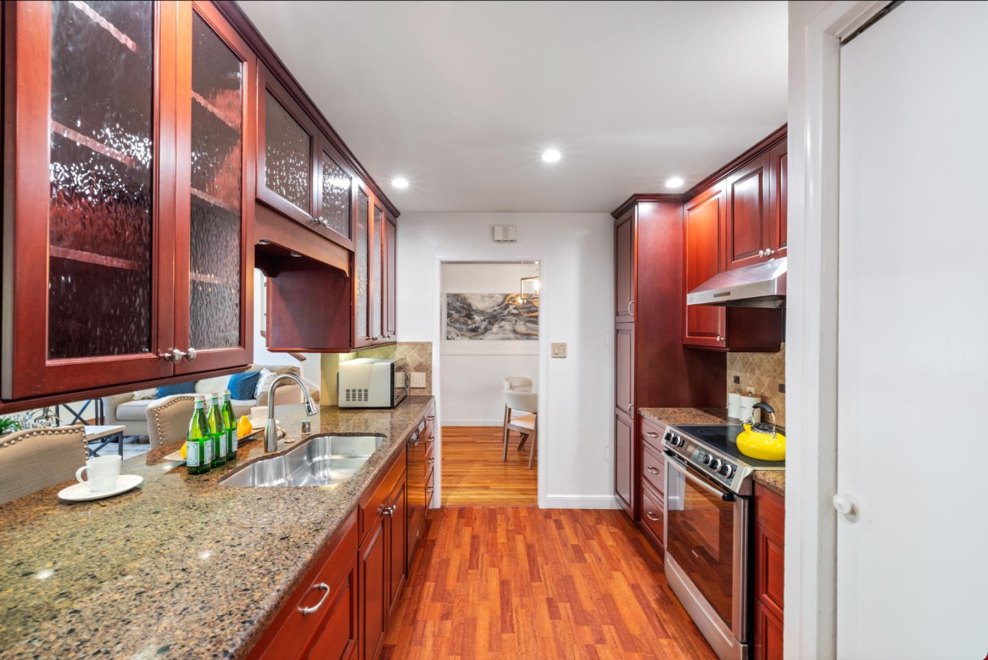 Detail Gallery Image 13 of 61 For 1121 S Grant St, San Mateo,  CA 94402 - 3 Beds | 2/1 Baths