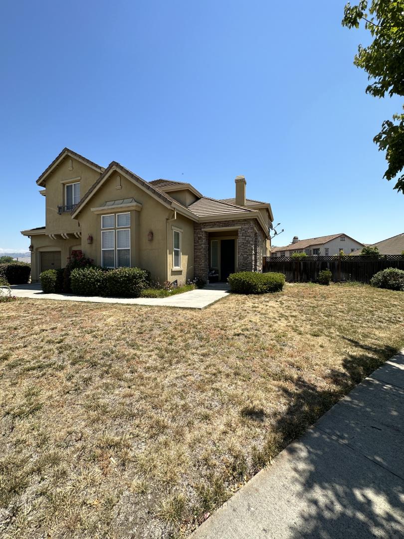 Detail Gallery Image 1 of 1 For 9760 Coyote Moon Ln, Gilroy,  CA 95020 - 5 Beds | 4/1 Baths