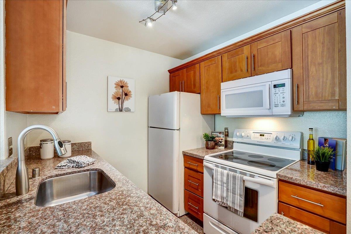 Detail Gallery Image 5 of 31 For 381 Half Moon Ln #305,  Daly City,  CA 94015 - 1 Beds | 1 Baths