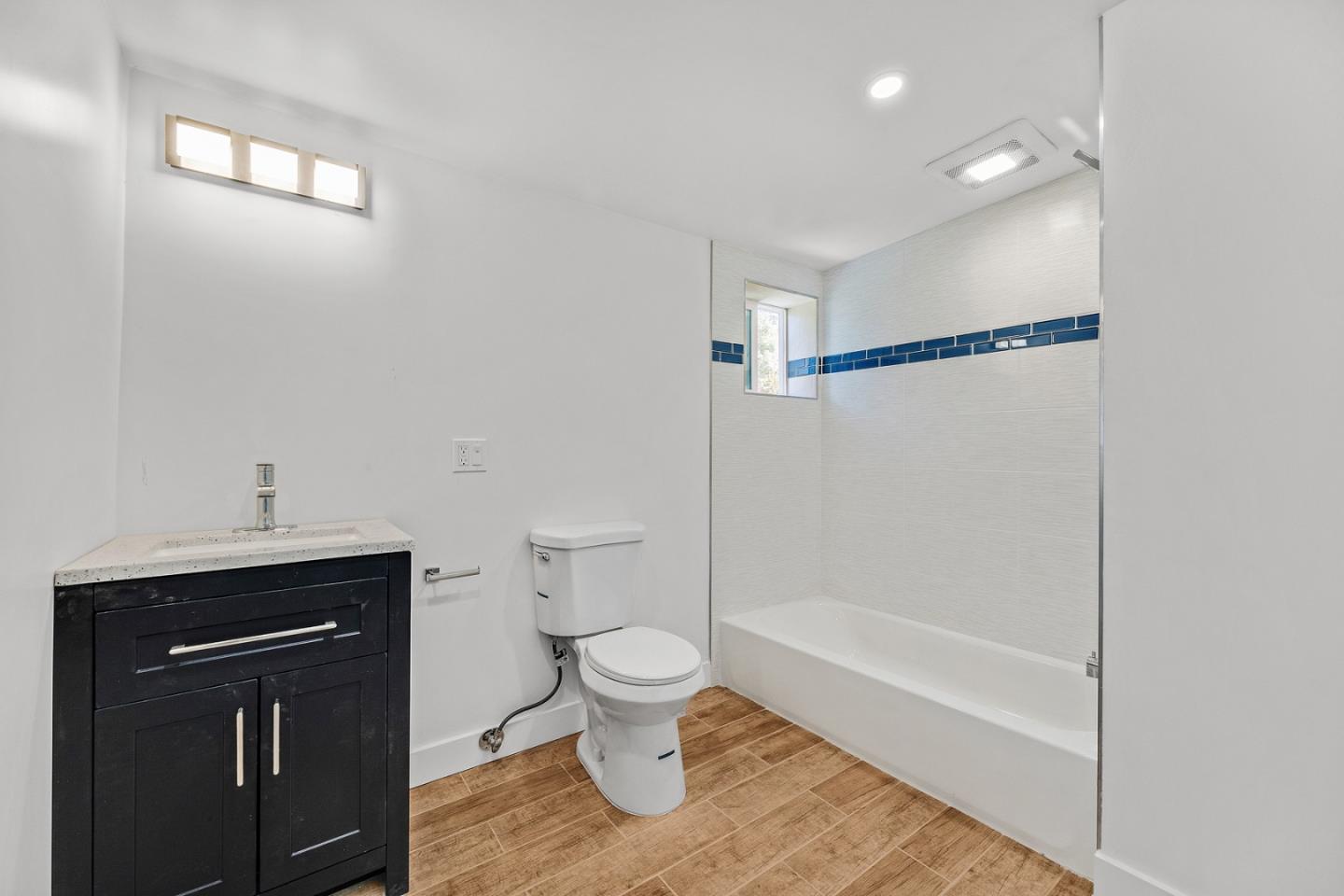 Detail Gallery Image 32 of 37 For 1518 Cypress Ave, San Mateo,  CA 94401 - 4 Beds | 2 Baths