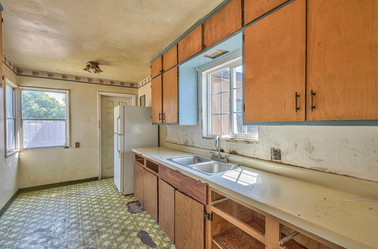 Detail Gallery Image 7 of 23 For 16 Sharon Dr, Salinas,  CA 93905 - 3 Beds | 1 Baths