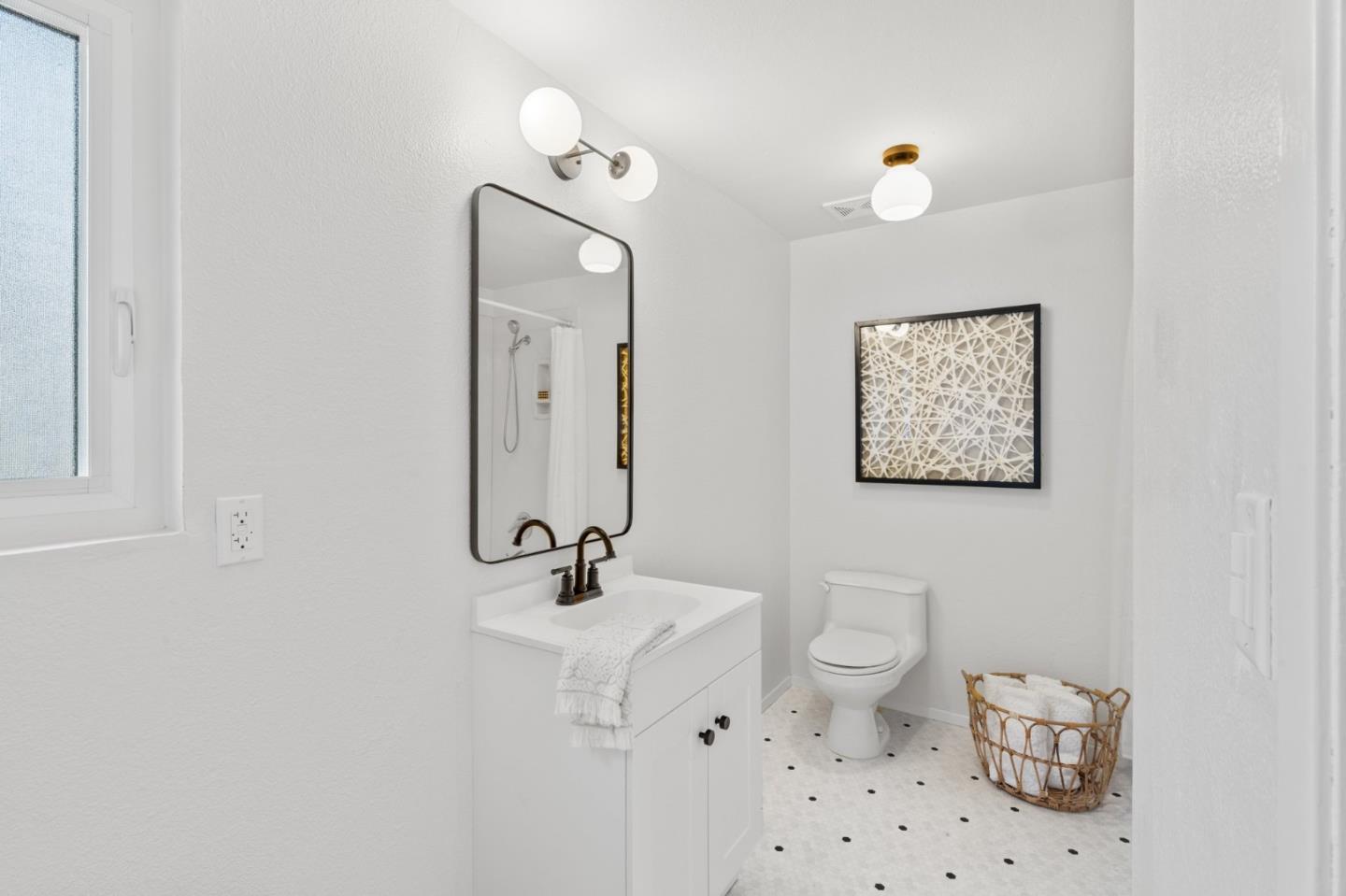 Detail Gallery Image 11 of 22 For 376 Pettis Ave, Mountain View,  CA 94041 - – Beds | – Baths