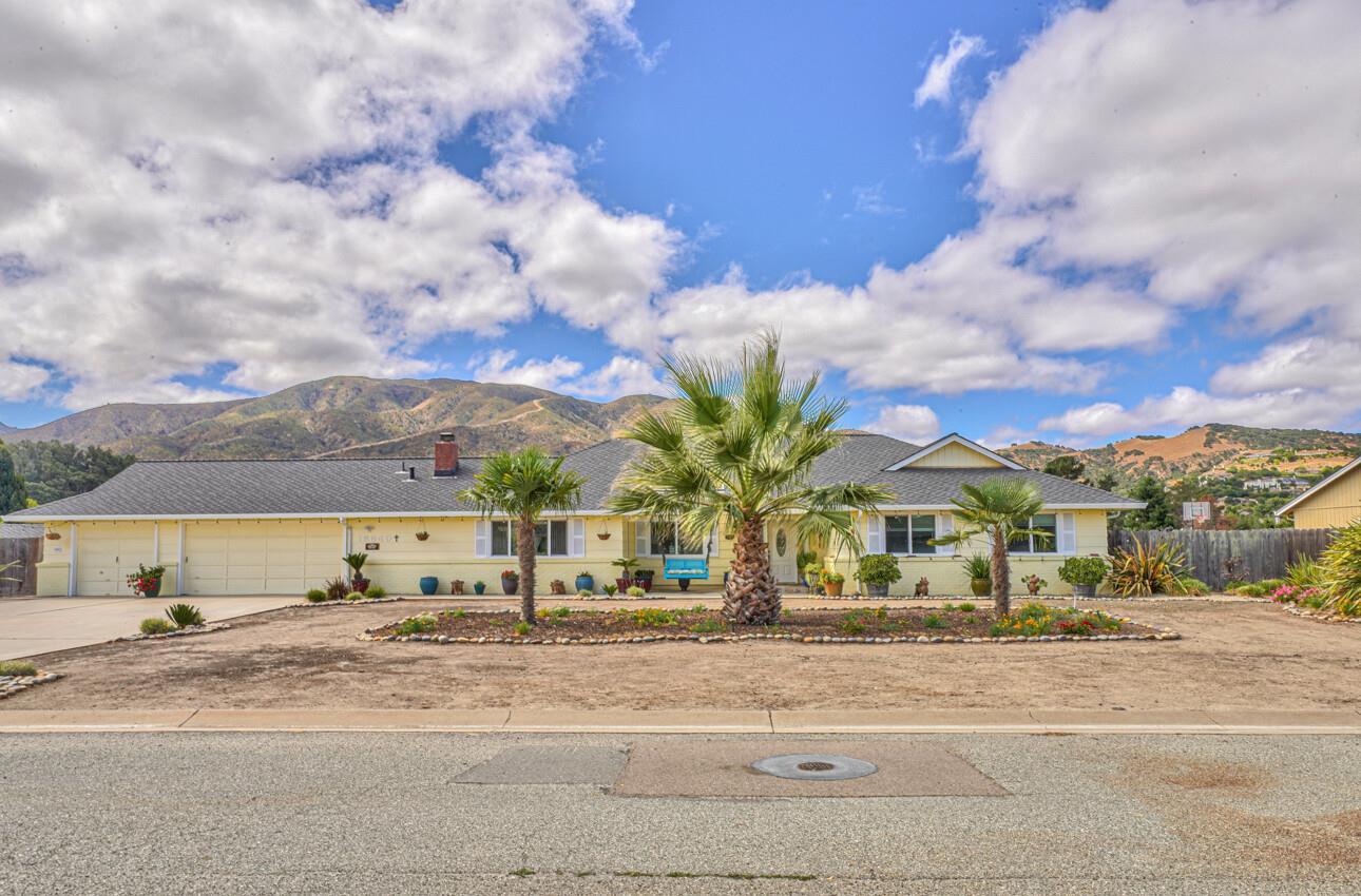 Detail Gallery Image 1 of 1 For 18640 Ranchito Del Rio Dr, Salinas,  CA 93908 - 3 Beds | 2 Baths
