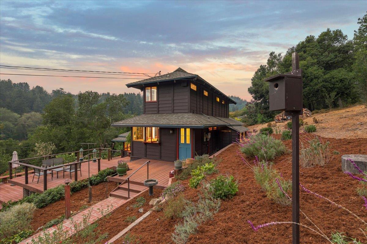 Detail Gallery Image 2 of 49 For 2234 Ocean Street Ext, Santa Cruz,  CA 95060 - 3 Beds | 2 Baths