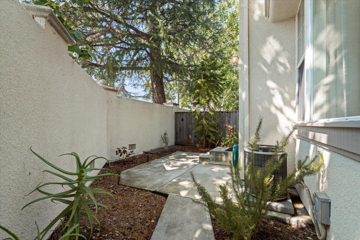 Detail Gallery Image 28 of 39 For 892 Rosemary Terrace, Sunnyvale,  CA 94086 - 3 Beds | 3 Baths