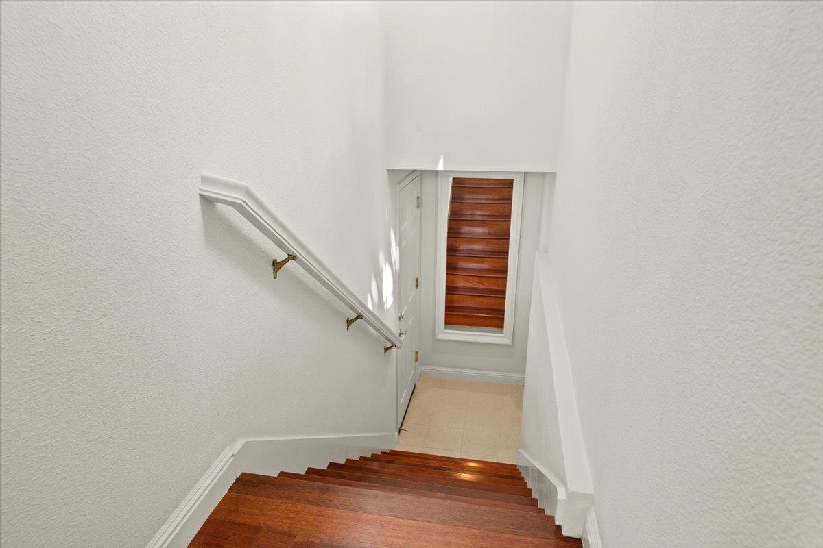 Detail Gallery Image 7 of 39 For 892 Rosemary Terrace, Sunnyvale,  CA 94086 - 3 Beds | 3 Baths